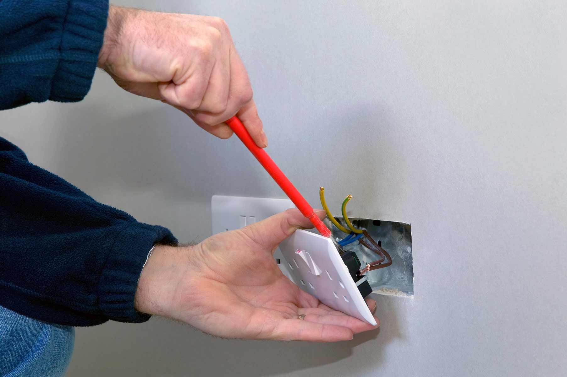 Our electricians can install plug sockets for domestic and commercial proeprties in Lewisham and the local area. 
